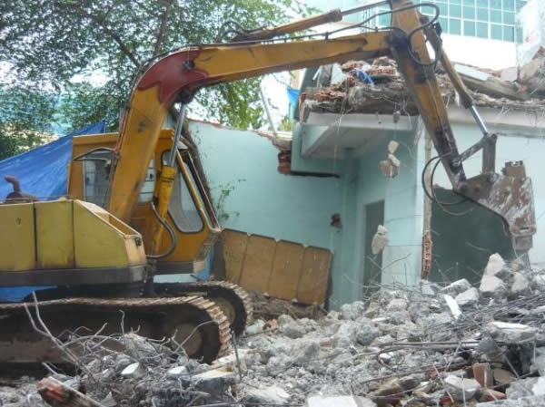 Phá dỡ công trình nhà cửa tại TP Vinh Nghệ An